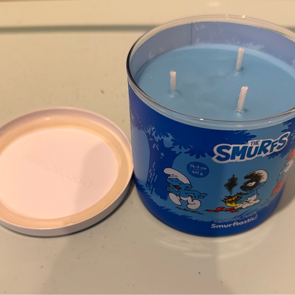 Absolutely Adorable Goose Creek “Smurftastic” Candle- 14.5 oz- NEW! - Picture 2 of 3